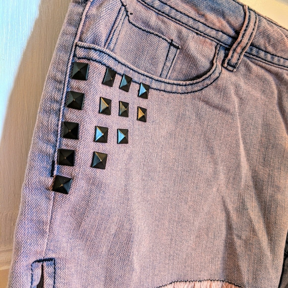 SALE🎆Studded dusty-pink denim shorts - Picture 2 of 3